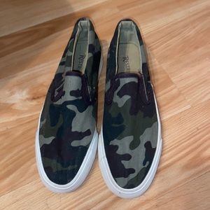 Platform, camo, Size: 8.5